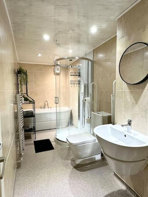 6 Guests House Old Trafford,Media City,City Centre, Free Parking Manchester Zewnętrze zdjęcie